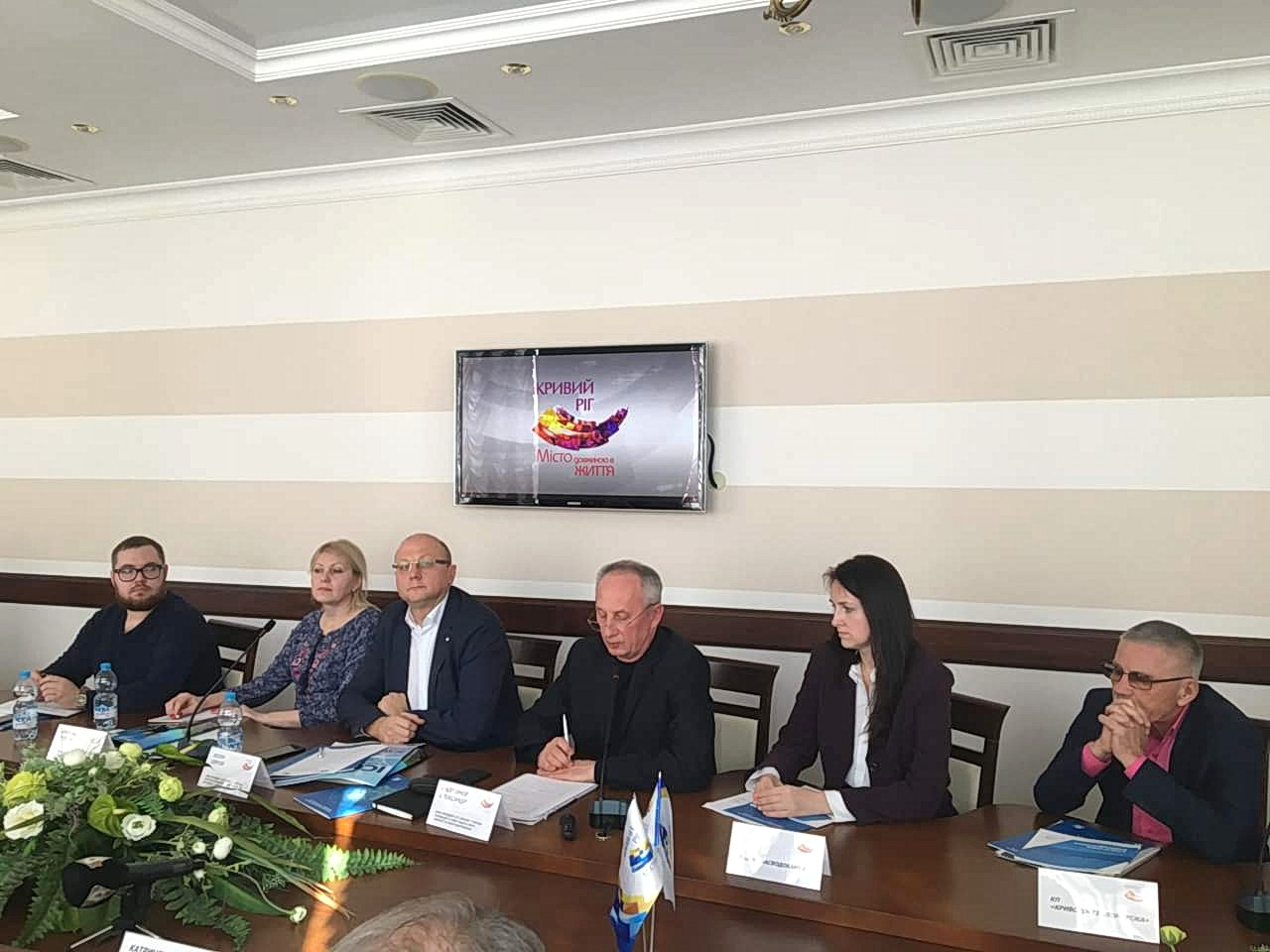РОБОЧА ЗУСТРІЧ З КЕРІВНИЦТВОМ КПТМ «КРИВОРІЖТЕПЛОМЕРЕЖА» З ВПРОВАДЖЕННЯ ТЕХНОЛОГІЇ та обладнання «HYDROFLOW» РОБОЧА ЗУСТРІЧ З КЕРІВНИЦТВОМ КПТМ «КРИВОРІЖТЕПЛОМЕРЕЖА» З ВПРОВАДЖЕННЯ ТЕХНОЛОГІЇ та обладнання «HYDROFLOW»